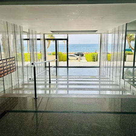 Apartment Magnificent On The Beachfront, Cleaning Included *