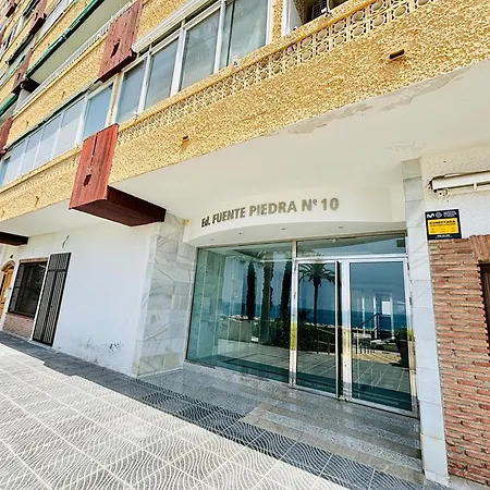 Magnificent On The Beachfront, Cleaning Included Apartment *