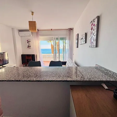 Magnificent On The Beachfront, Cleaning Included *